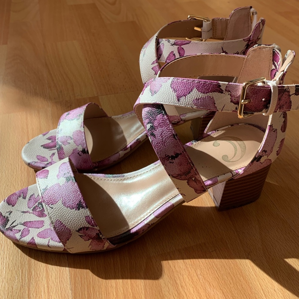 Like New Heeled Sandals